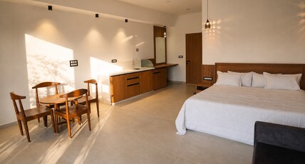 Amrutiya Farm Room Type - Suite Room