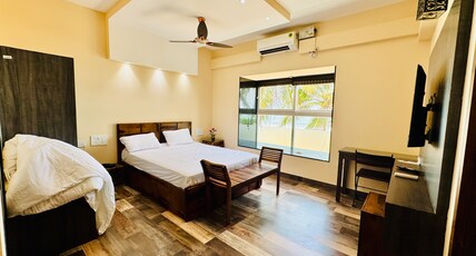 SUNSET SANDS Room Type - King Room with Sea View FF
