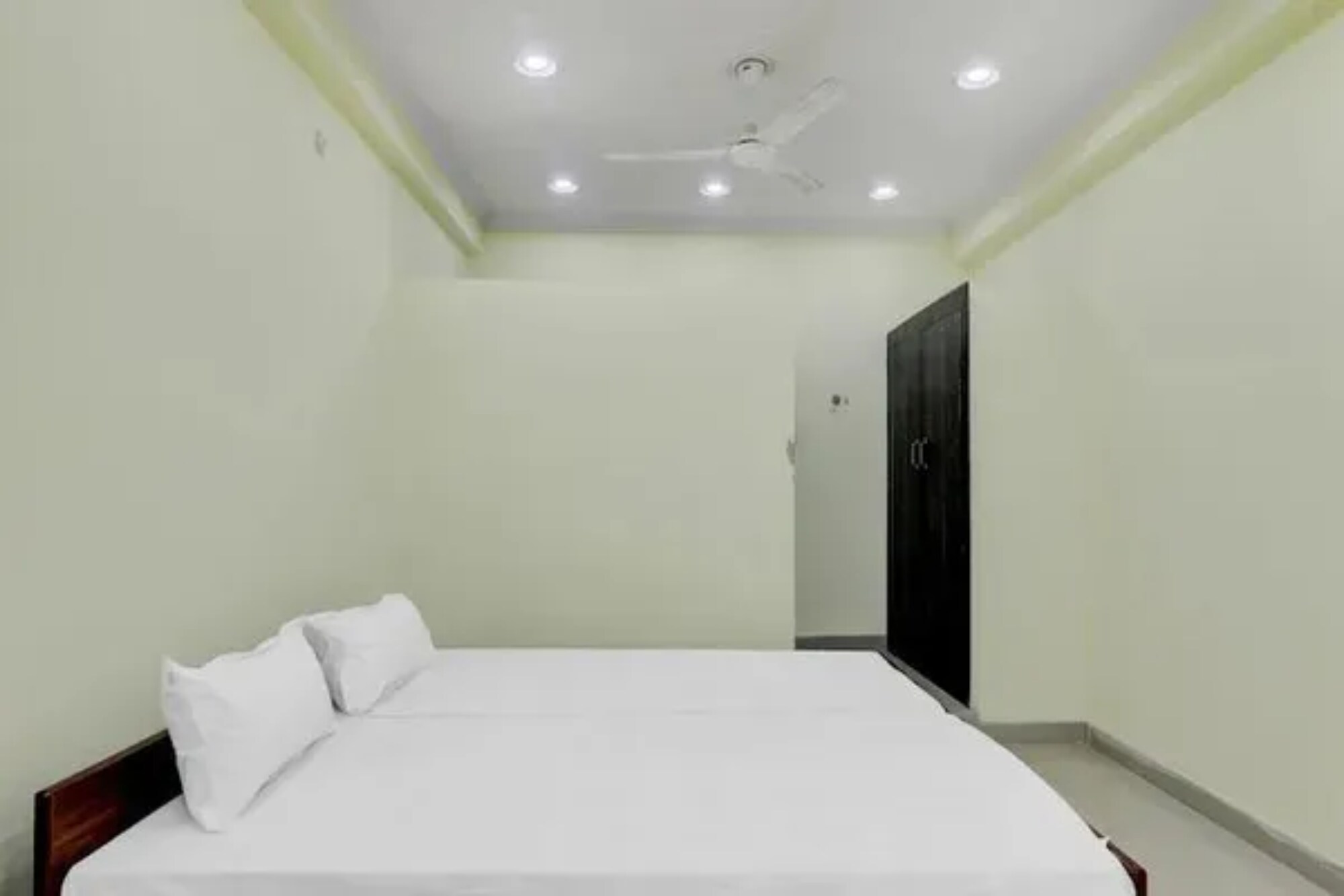 FabHotel Rameshwaram Palace - Tap to explore photos