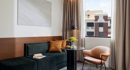 Crowne Plaza MELBOURNE CARLTON Room Type - 1 King Premium