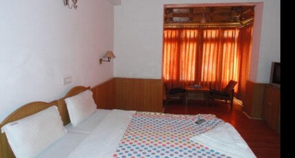 Hotel Munshi Continental Room Type - Deluxe room