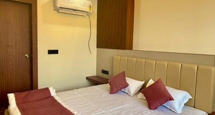 HOTEL RR GRAND Room Type - Deluxe King Bed Room with City View