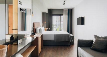 Uma House by Yurbban Trafalgar Room Type - Junior Suite