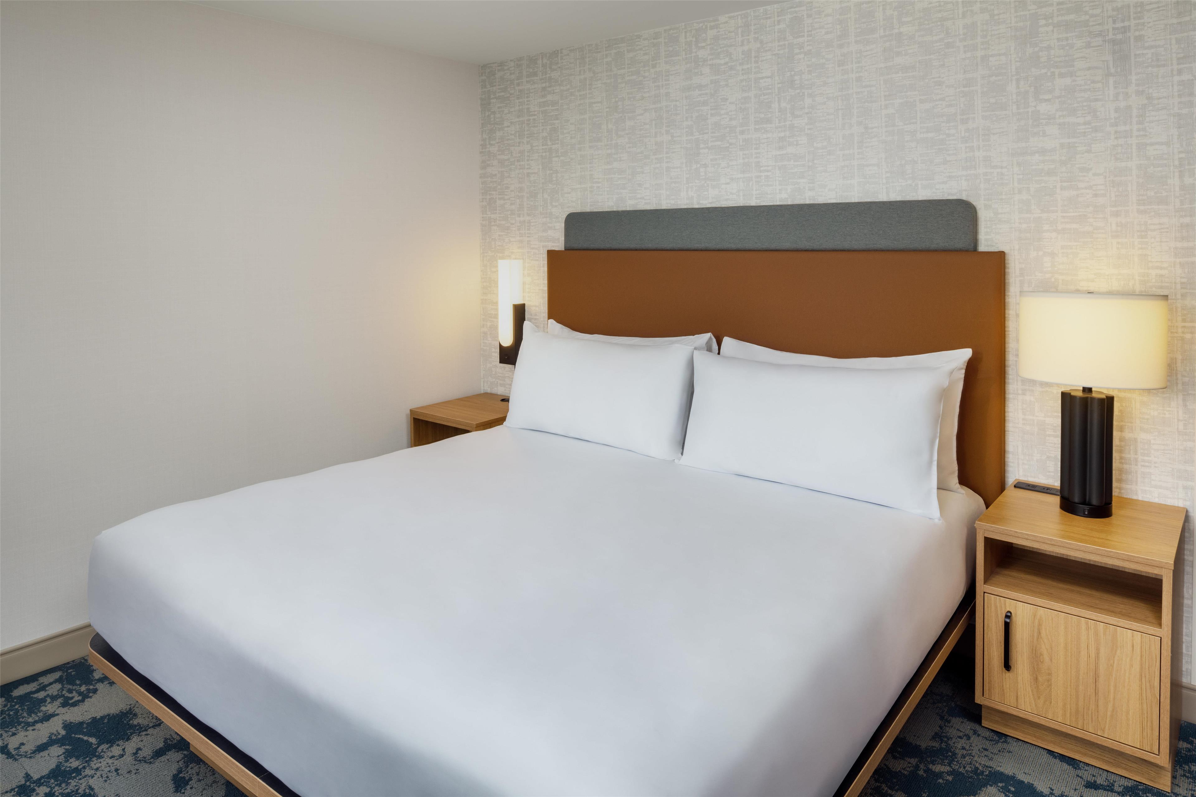 Hampton Inn by Hilton Nashua - Tap to explore photos
