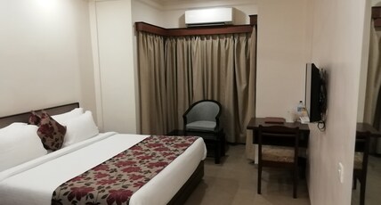 Hotel Ashish International Room Type - Deluxe Room