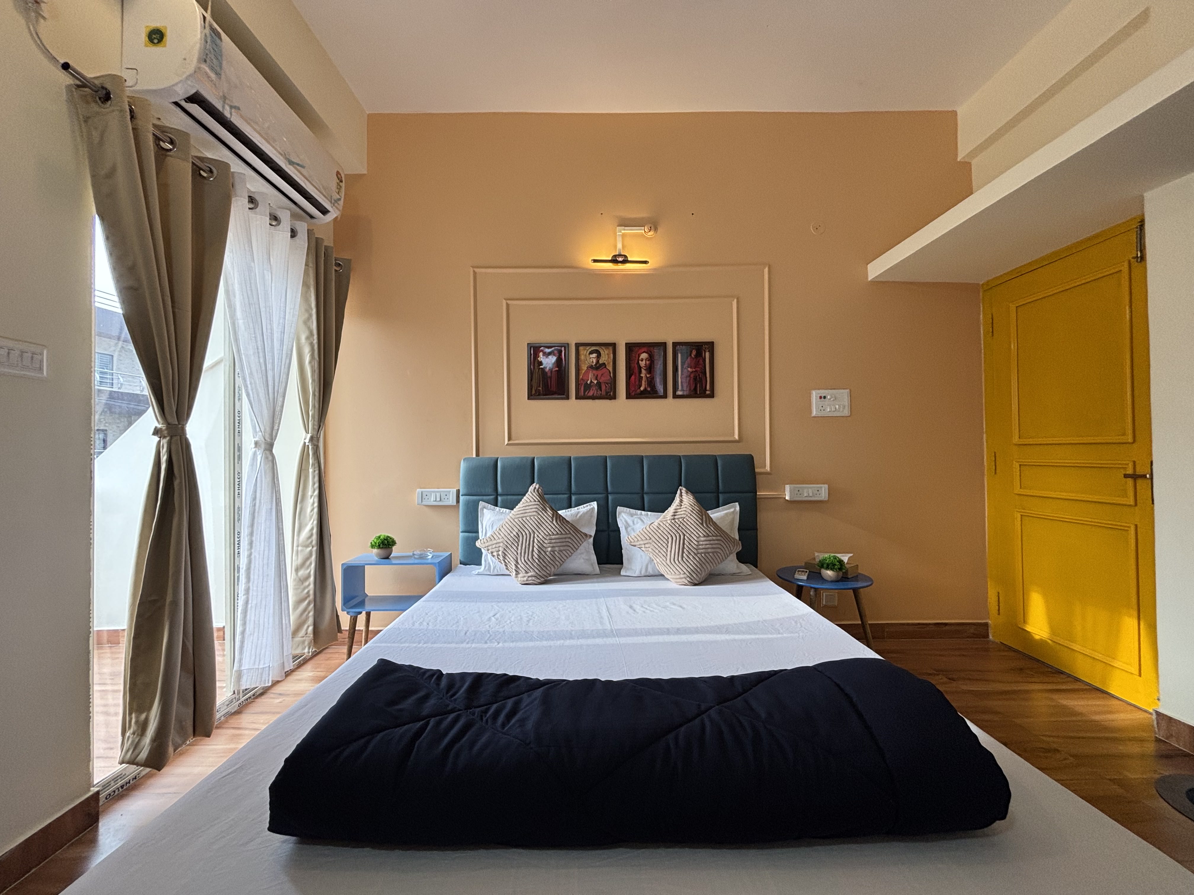 Beau Monde Symphony Artistic 3BHK with WiFi and Kitchen - Tap to explore photos