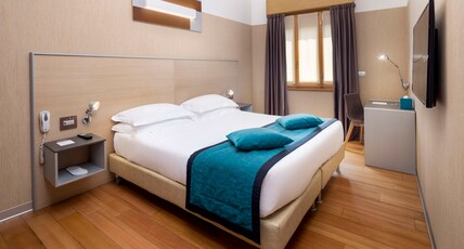 Best Western Plus City Hotel Room Type - 1 KING BED,NSMK,DELUX,WIFI,PCSAFE,KETTLE