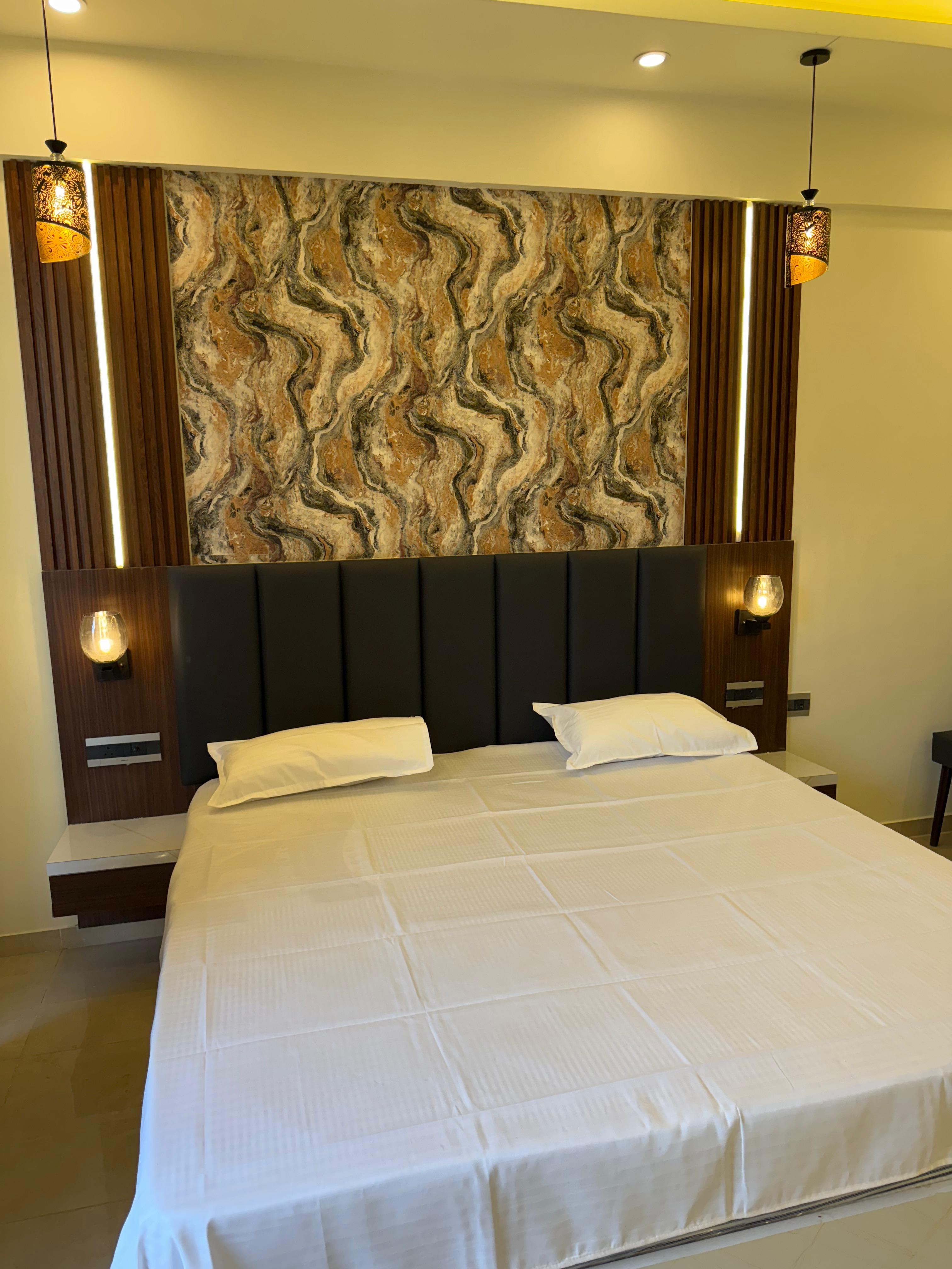 Snooze and stay omaxe hazaratganj - Tap to explore photos