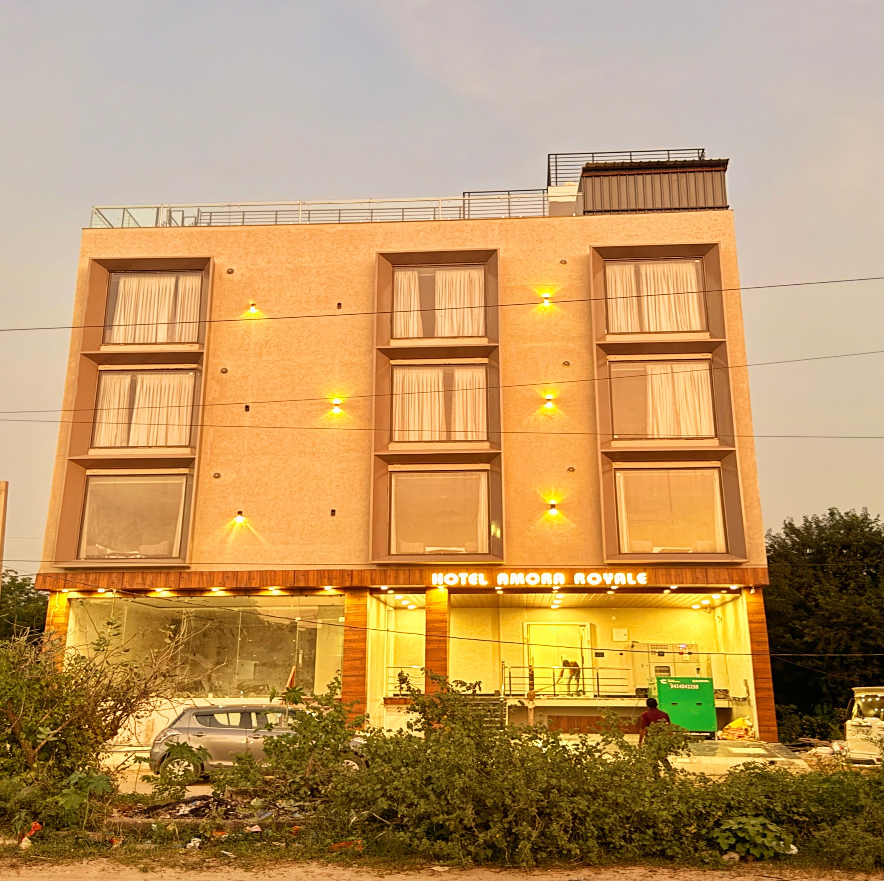 Hotel Amora Royale Japiur - Tap to explore photos