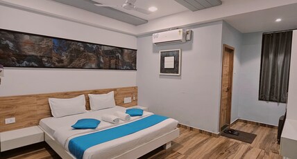 Hotel Radhe Inn Room Type - Deluxe Suite AC