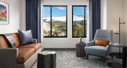 Hotel Alpenrock Breckenridge, Curio Collection by Hilton Room Type - 1 KING BED DELUXE ROOM