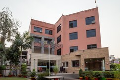 Hotel Shrinath Palace - 1km from Railway Station