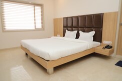 Dwarka Palace Lodging