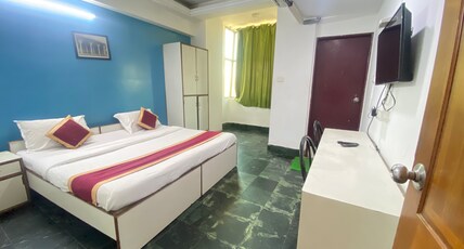 town hall hotel Room Type - Deluxe Ac Room