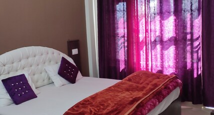 THE HIMALAYAS GUEST HOUSE Room Type - Large Double Room