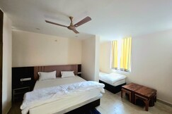 Hotel Maple Leaf