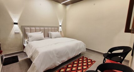 Sunrise Homestay | 1KM from TajMahal Room Type - Deluxe Double Room