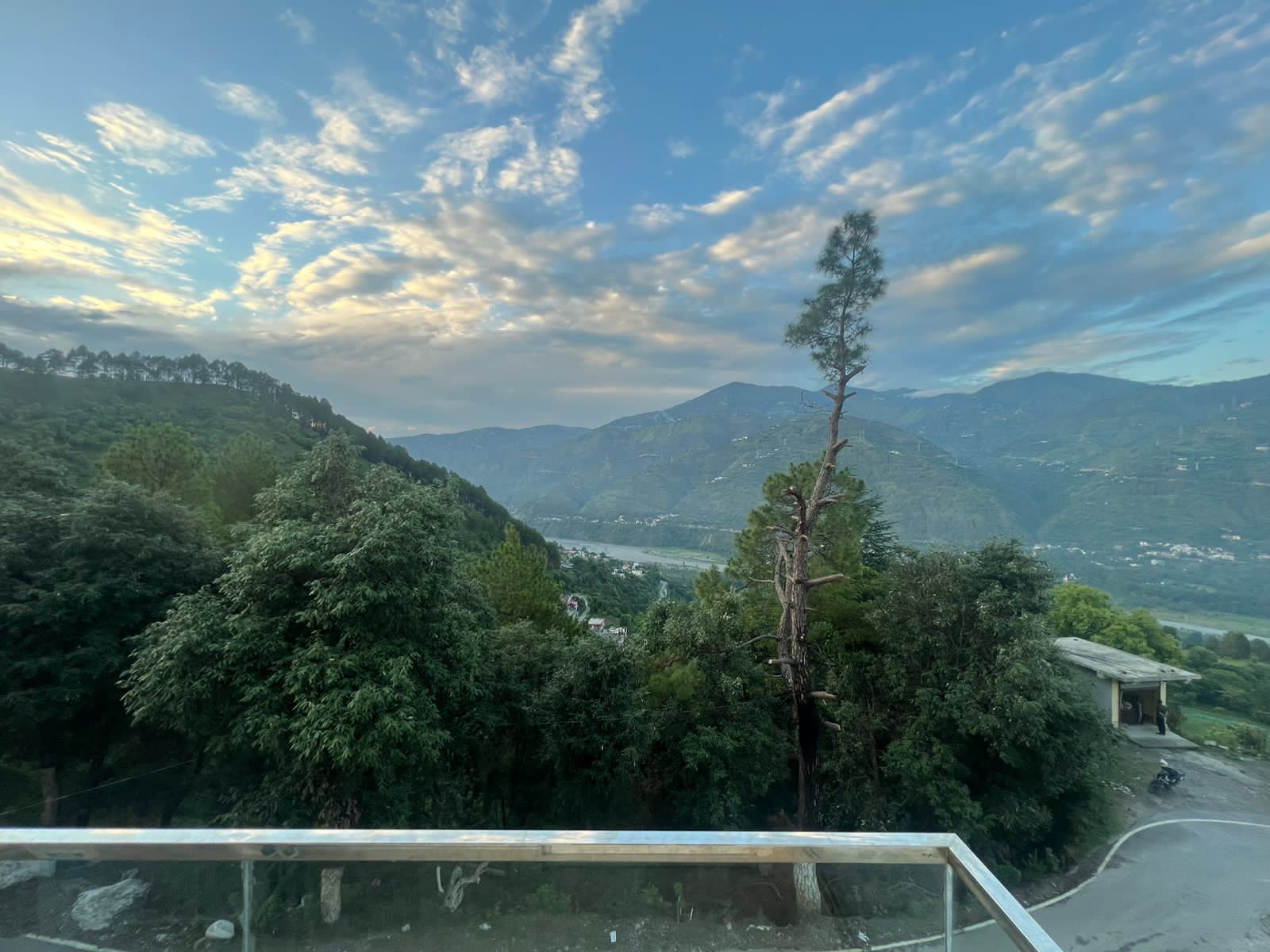 candlewood - Tap to explore photos