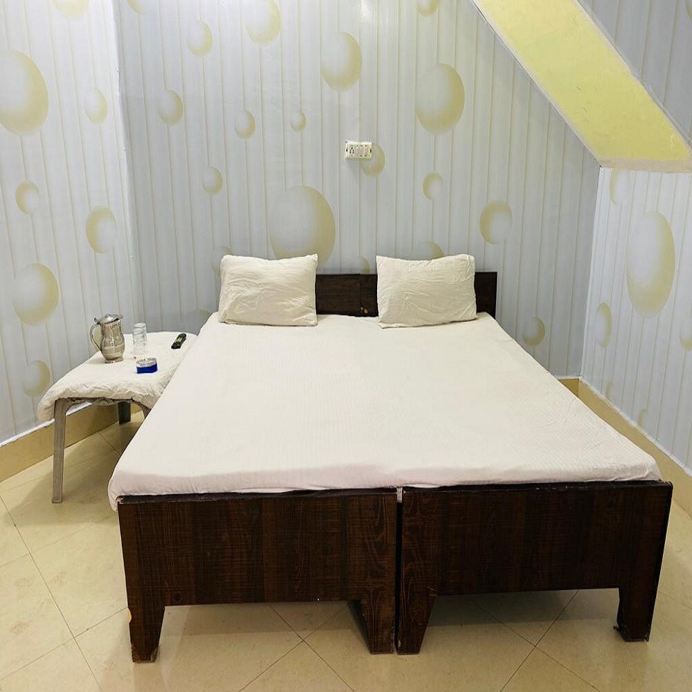 Shri Krishan Kripa guest house - Tap to explore photos