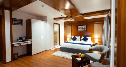 Walnut Village Resort Room Type - Deluxe Room with Balcony and RV View