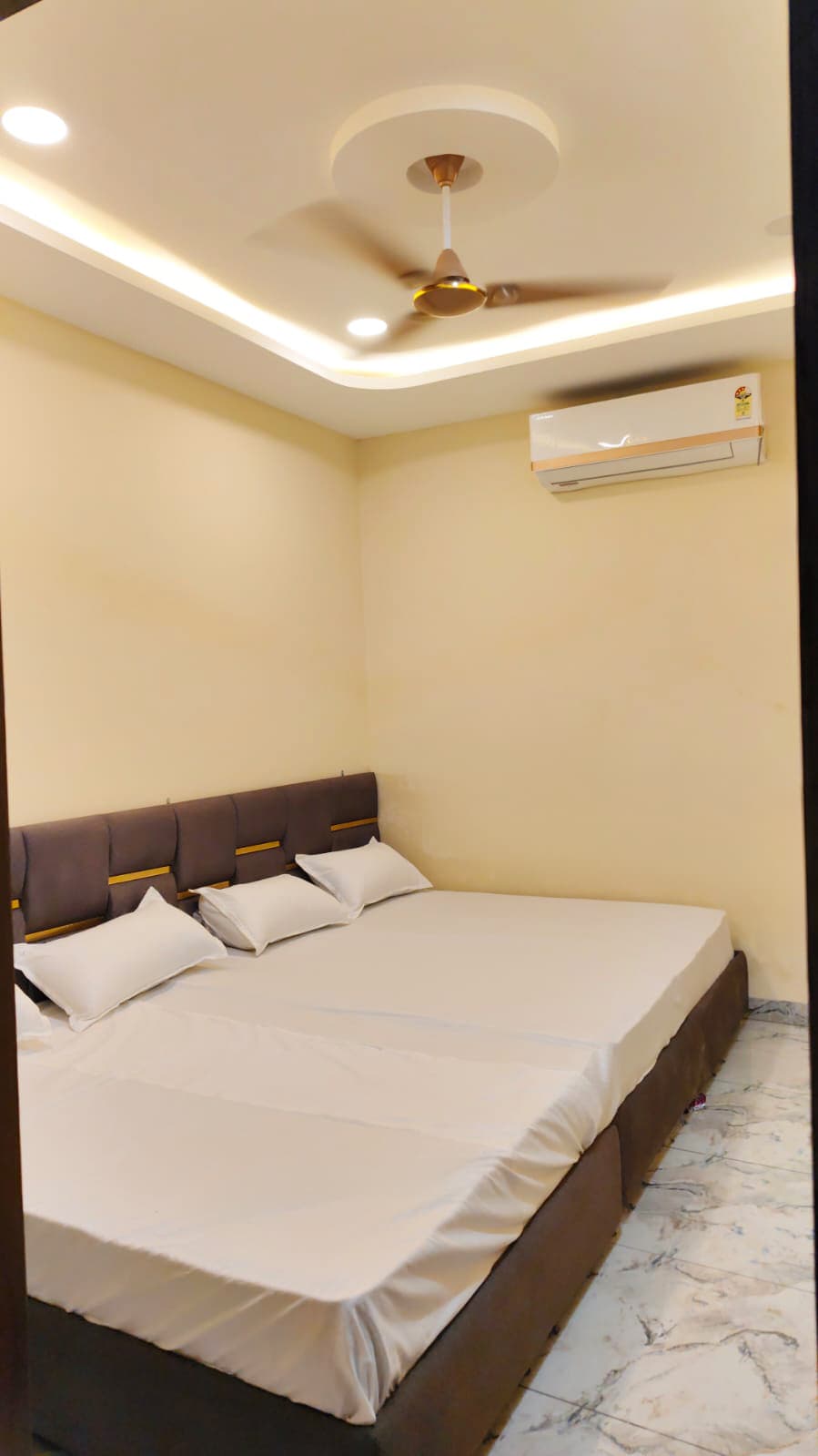 Hotel Vaibhav Palace - Tap to explore photos