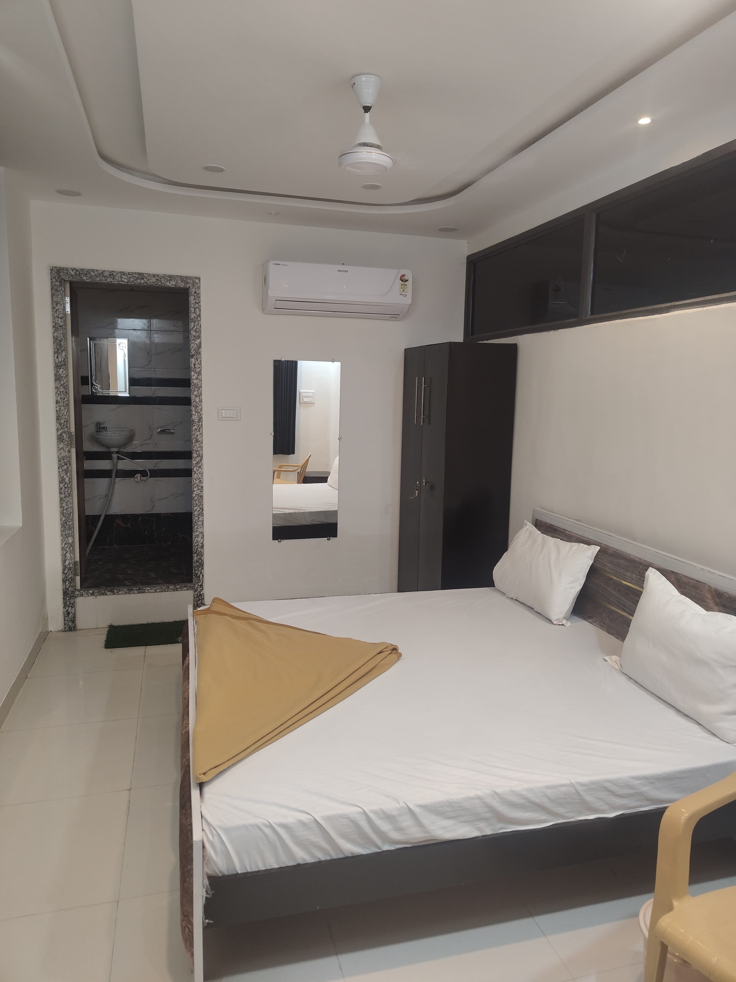 Hotel Maruti Inn - Tap to explore photos