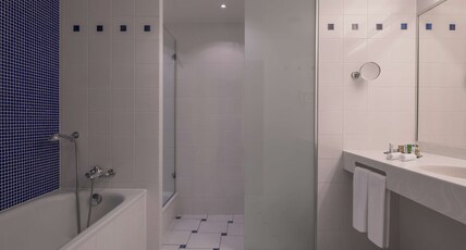 Hilton Geneva Hotel & Conference Centre Room Type - KING EXECUTIVE DELUXE ROOM