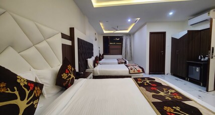Mandi Heights - A Hotel with Restaurant & Bar Room Type - Family Room