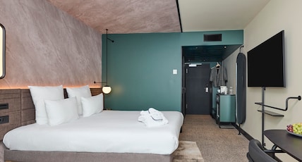 Novotel Bern Expo Room Type - Executive room (non-smoking) with 1 queen bed + sofa bed , VIP Welcome and extra amenities Novotel Bern Expo Room Type - Executive room (non-smoking) with 1 queen bed + sofa bed , VIP Welcome and extra amenities