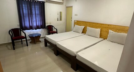 Smart Guest House Room Type - Standard Non AC Triple Bedroom