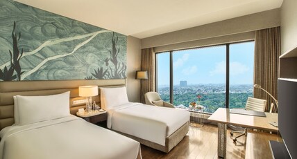The Leela Ambience Convention Hotel Delhi Room Type - Deluxe Room with Bathtub (Twin Bed)
