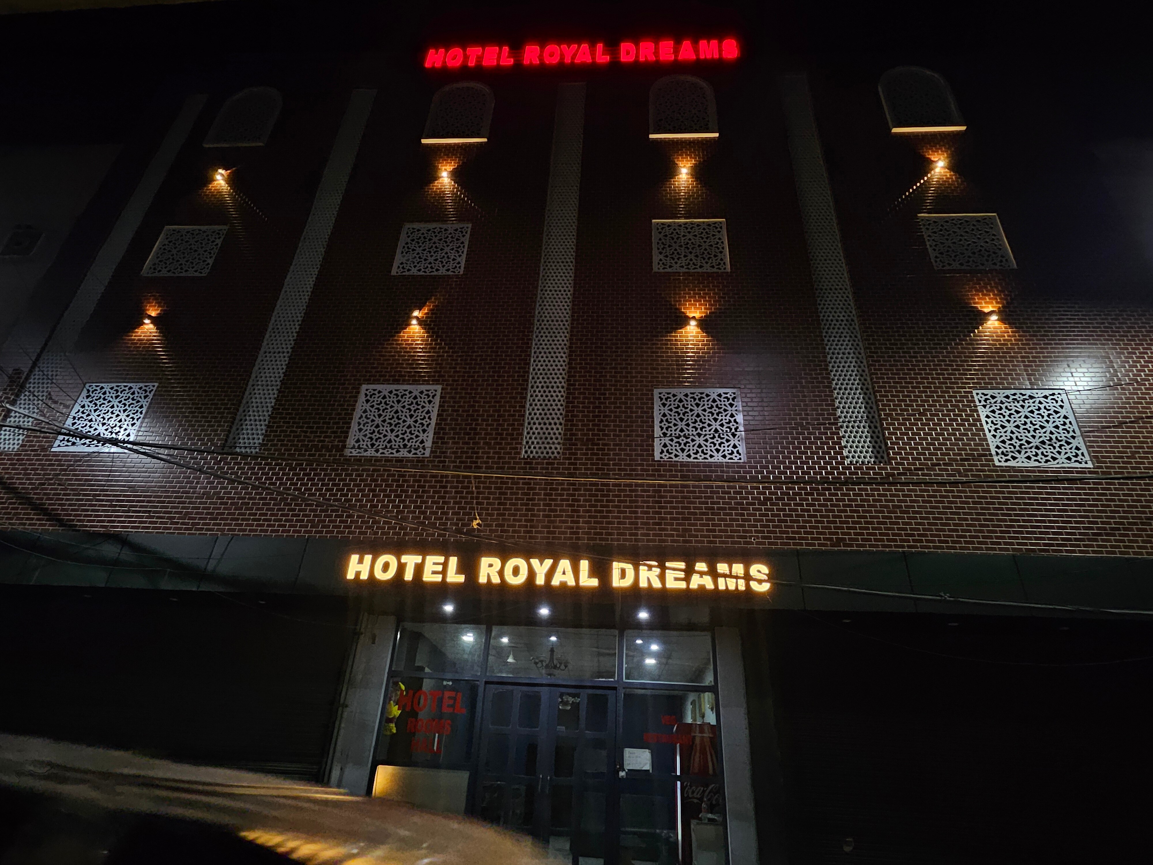 Hotel Royal Dreams - Tap to explore photos