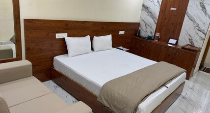 HOTEL RAGHAVENDRA GRAND INN Room Type - DELUXE ROOM