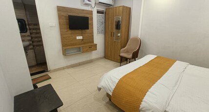 Hotel Krishna PG House Room Type - Deluxe Room with No View King Bed