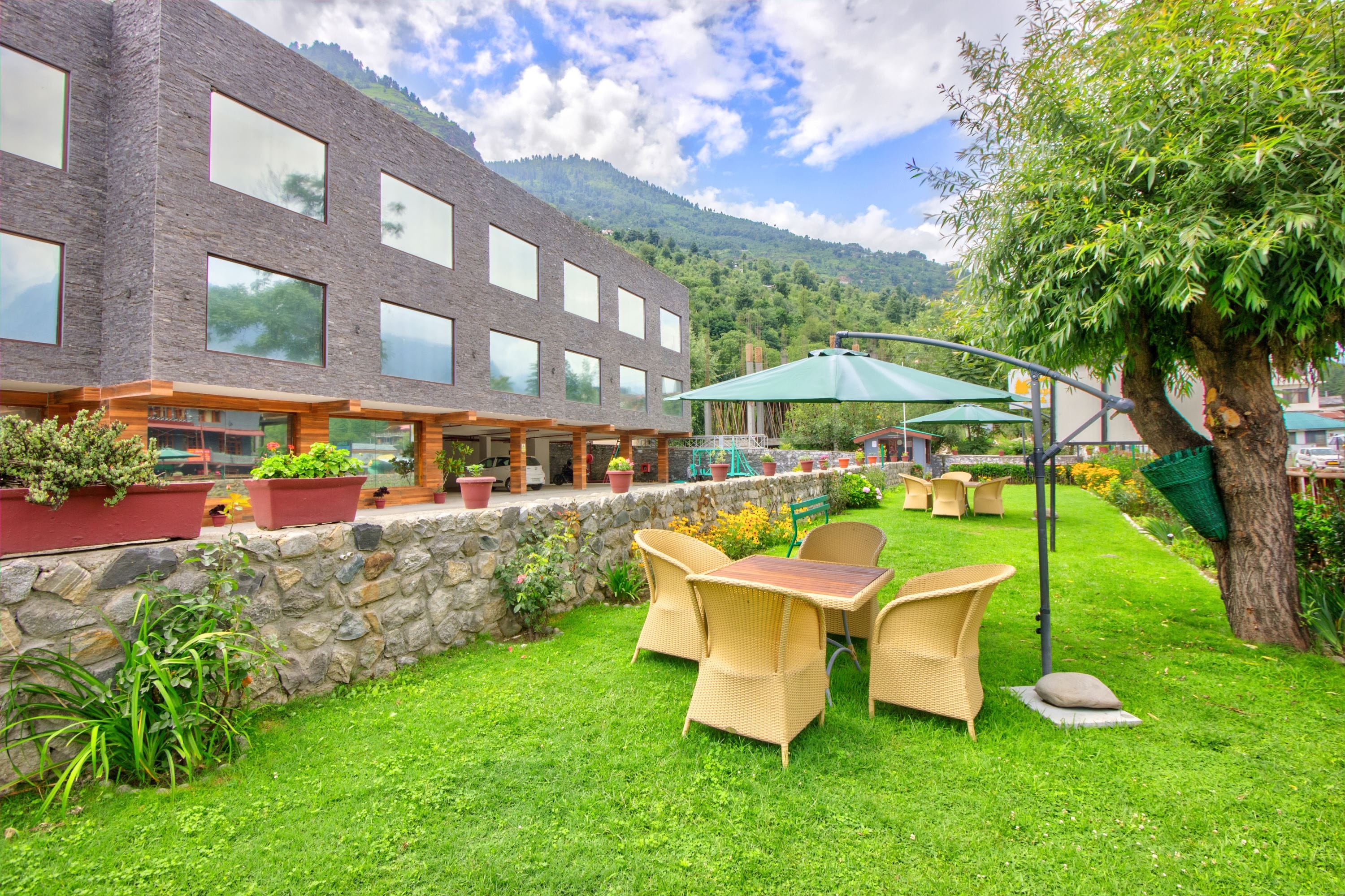 Span Inn & Suites by Alivaa Hotel, Manali - Tap to explore photos