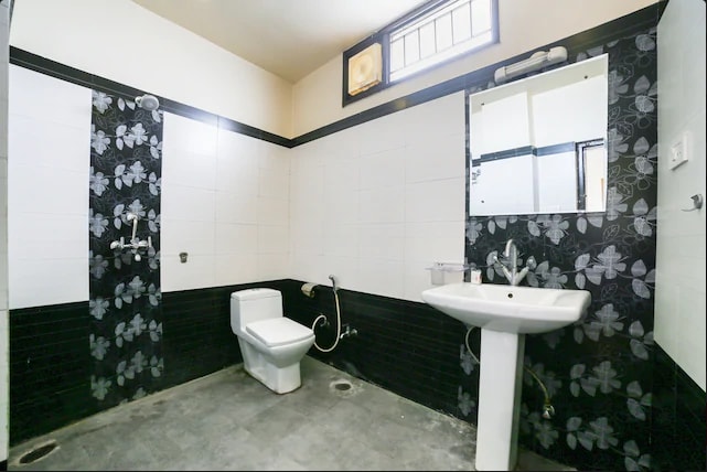 Jodhan hotel - Tap to explore photos