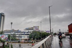 Hotel O Golden Suites