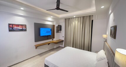 Richas Home Omaxe Room Type - Private Studio Apartment