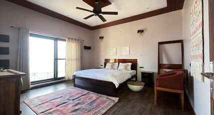 Khumani Room Type - King Bed Room with Mountain View