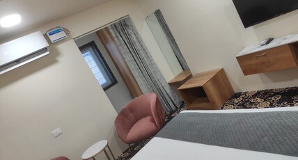 Hotel Sri Vintage Inn Room Type - Executive Room With King Bed