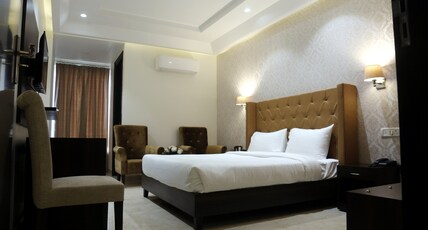 Hotel Awadh Inn Room Type - Superior Room with Work Desk