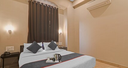 Super Townhouse Amaraa Hotel Near Phoenix Palassio Room Type - Classic