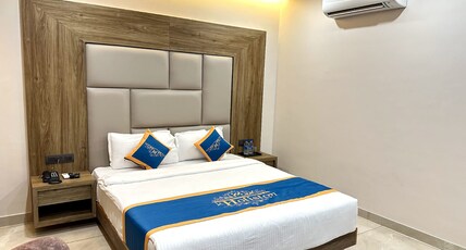 Hotel Holiston Room Type - Deluxe Double Bed