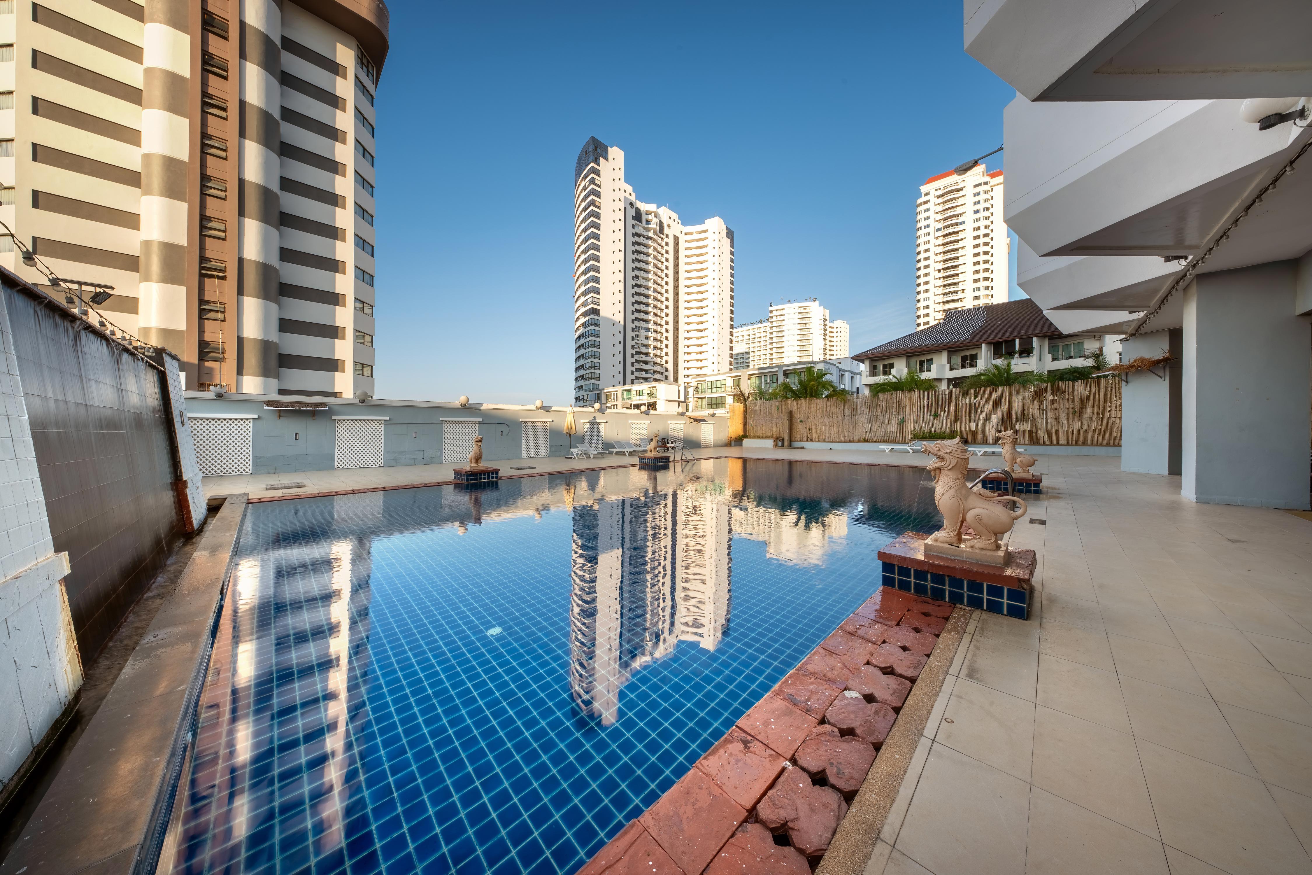 Jomtien Palm Beach - Tap to explore photos