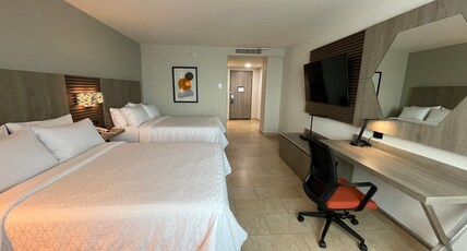 Holiday Inn Express MERIDA Room Type - 2 Queen Standard Minifridge