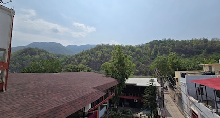 YoG1 Rishikesh Room Type - 3RD FLOOR 2X (SHARING BATHROOM) Non AC Room