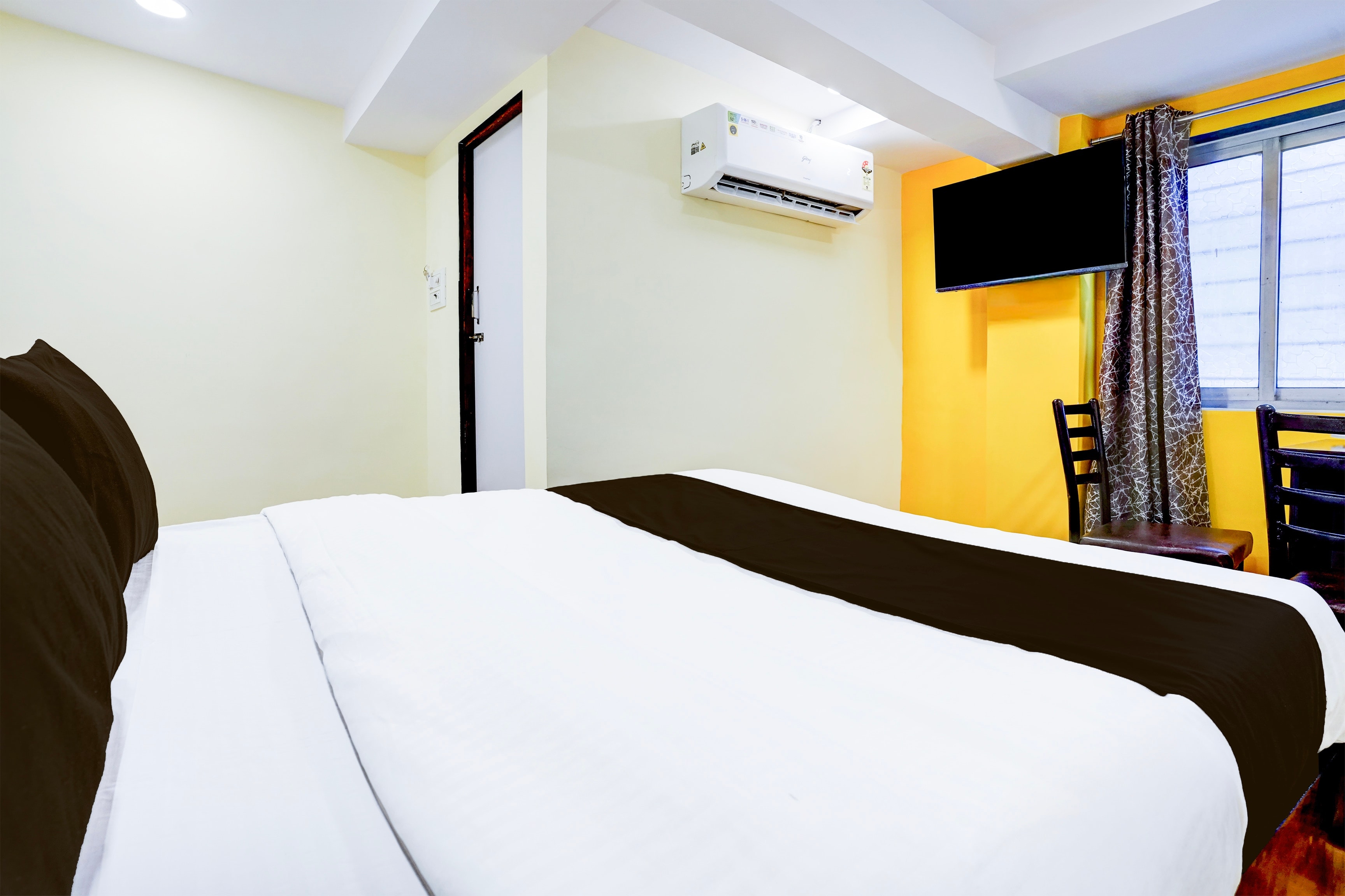 Hotel O Metro Galaxy inn - Tap to explore photos