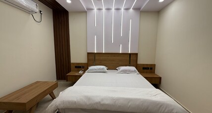 Ravi Teja Lodge Room Type - EXECUTIVE SUIT AC ROOM