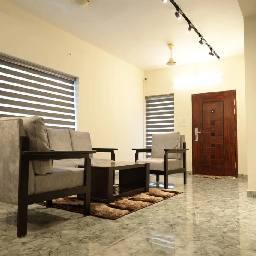 4 Seasons - Tap to explore photos