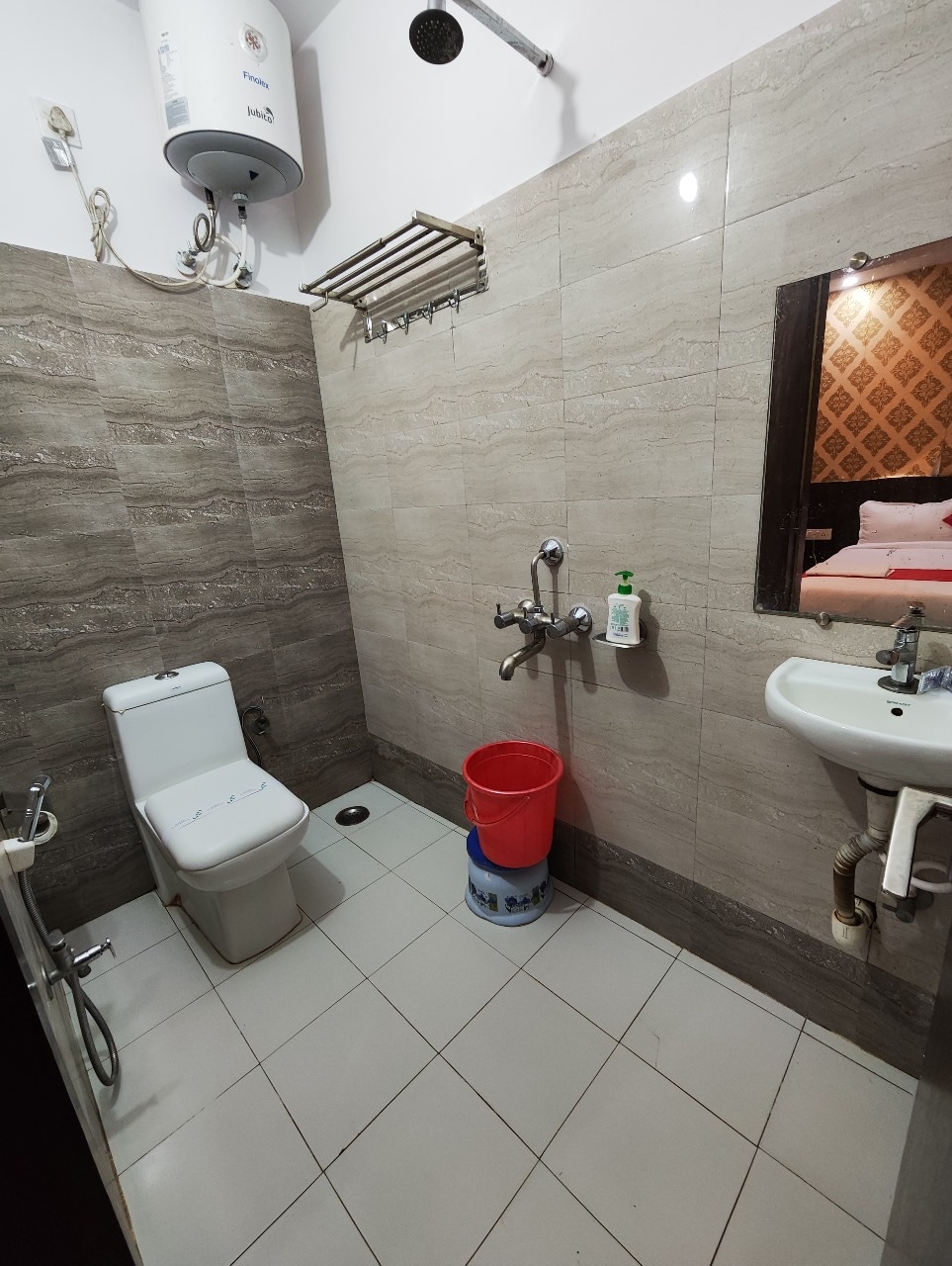 RUDRAKSH INN ( 2 MIN WALKING FROM BABA BADYANATH DHAM ) - Tap to explore photos